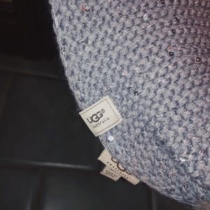 Women’s Ugg scarf